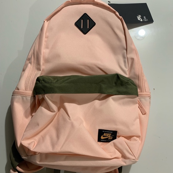 Nike SB Icon Skateboarding Spacious Backpack Peach